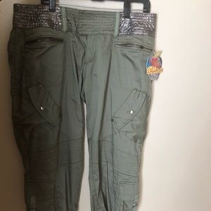 Capri cargo pants size 13/14 applebottom